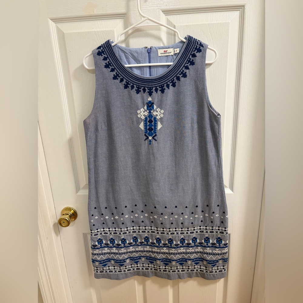 Vineyard Vines blue cotton sheath with large amount of embroidery